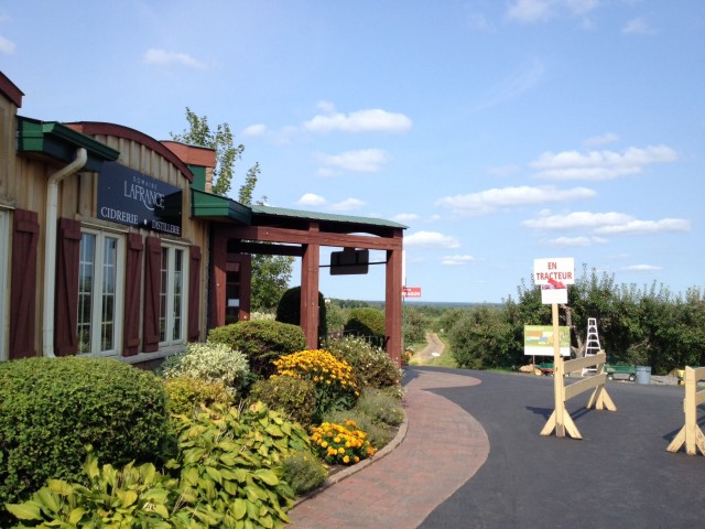 Vergers Lafrance St Joseph-du-Lac Apple Picking